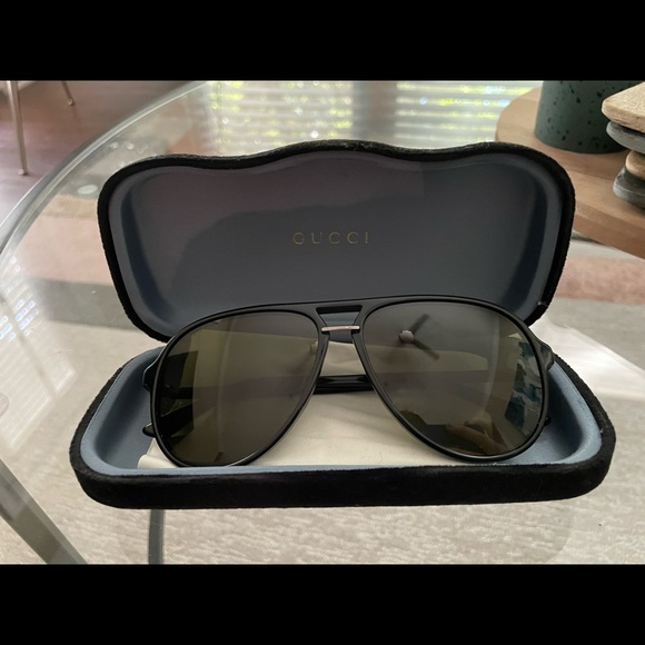 Gucci Black Aviator Sunglasses - Picture 1 of 3